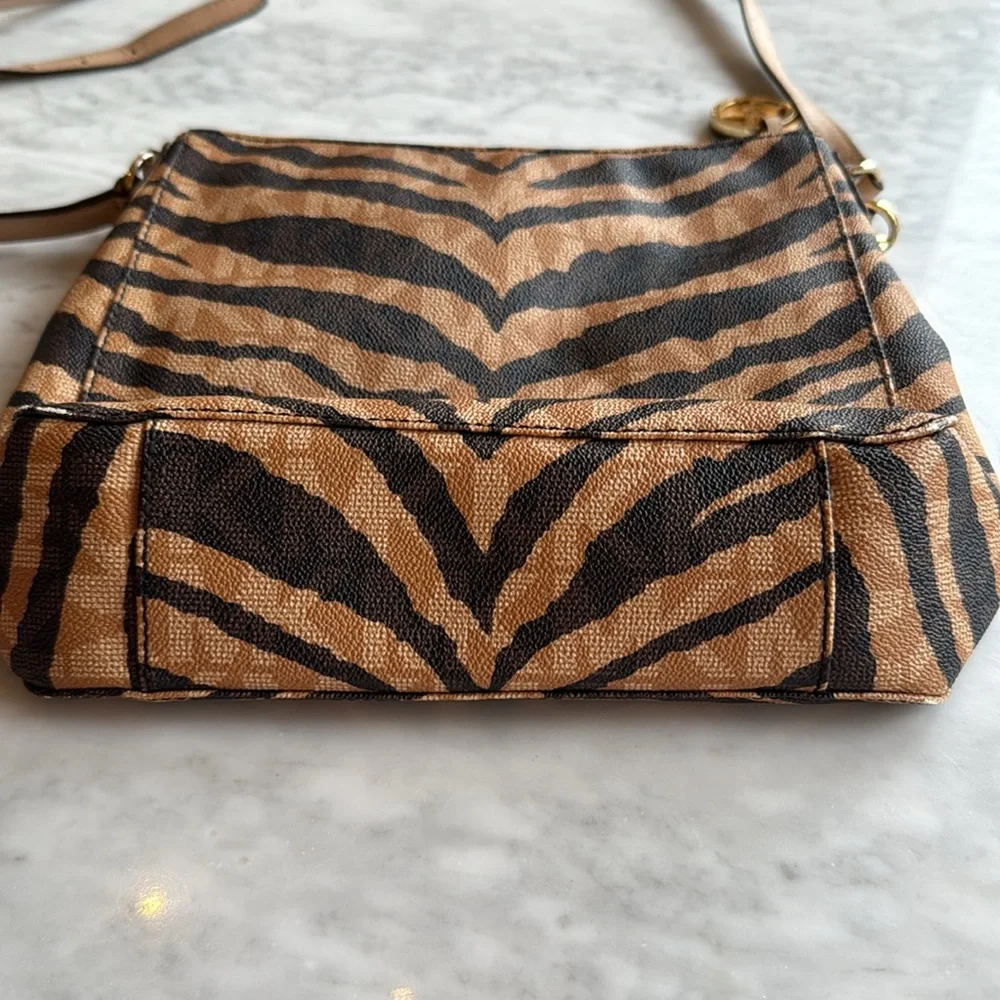 Michael Kors Tiger Print Crossbody - Picture 4 of 10